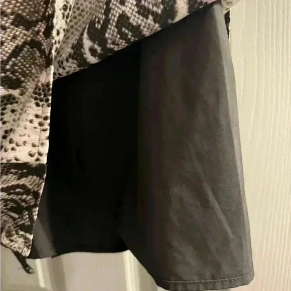 Sen reptile snakeskin print knee length skirt with lace split in front. Small - Picture 7 of 10